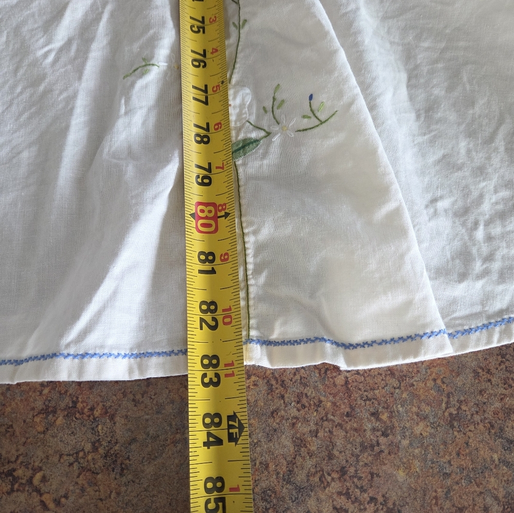 Cottagecore Vintage Hand Embroidered Applique Butterfly Oval Tablecloth - Picture 8 of 17